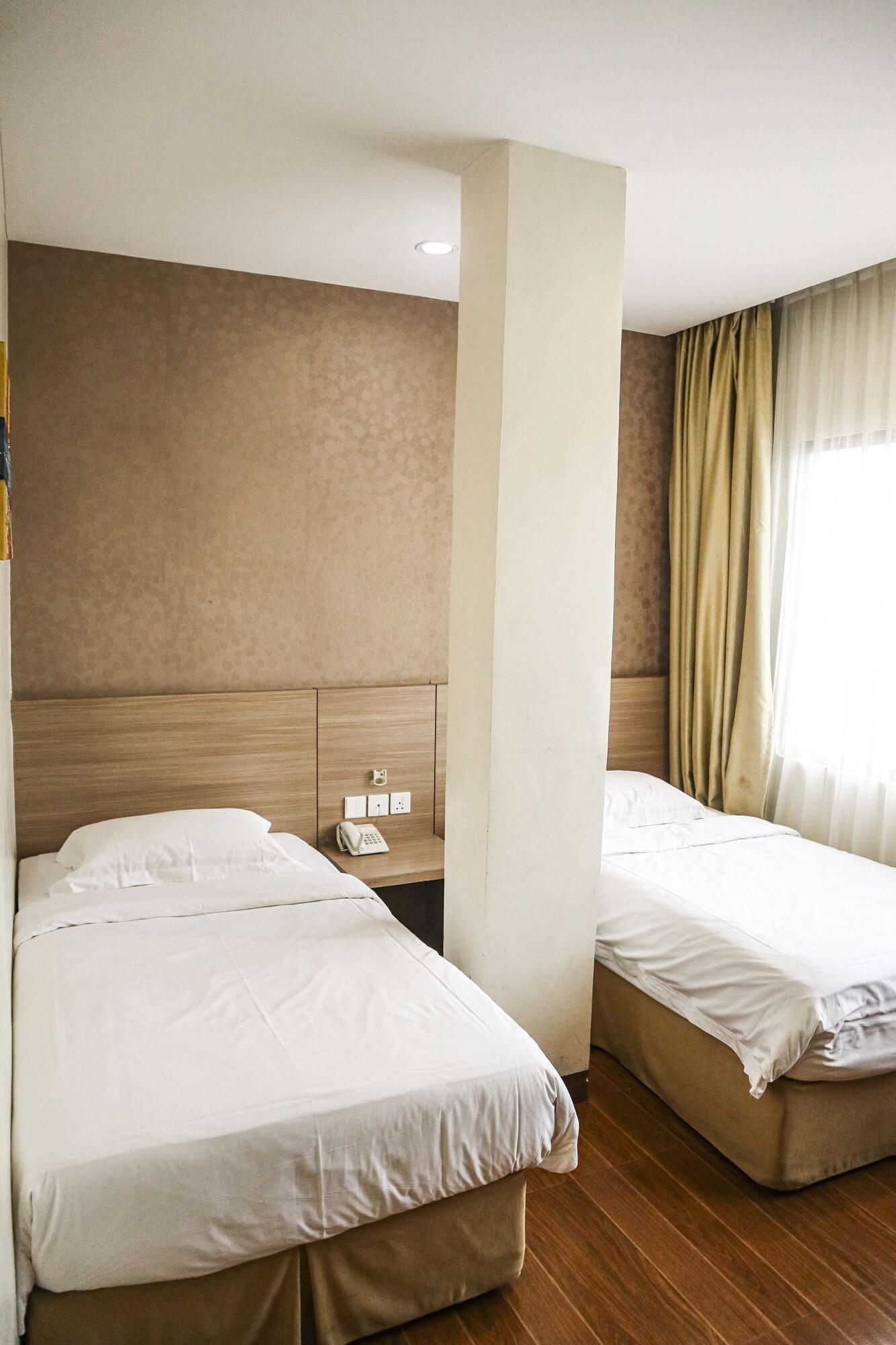 Hana Hotel Batam Exterior photo