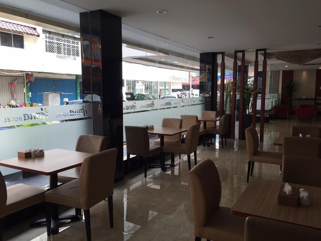 Hana Hotel Batam Exterior photo